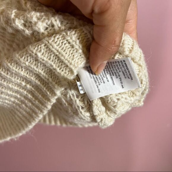American Eagle Cream Soft Knit Sweater Size Medium - Picture 7 of 8